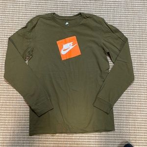 Mens NIKE long sleeve shirt